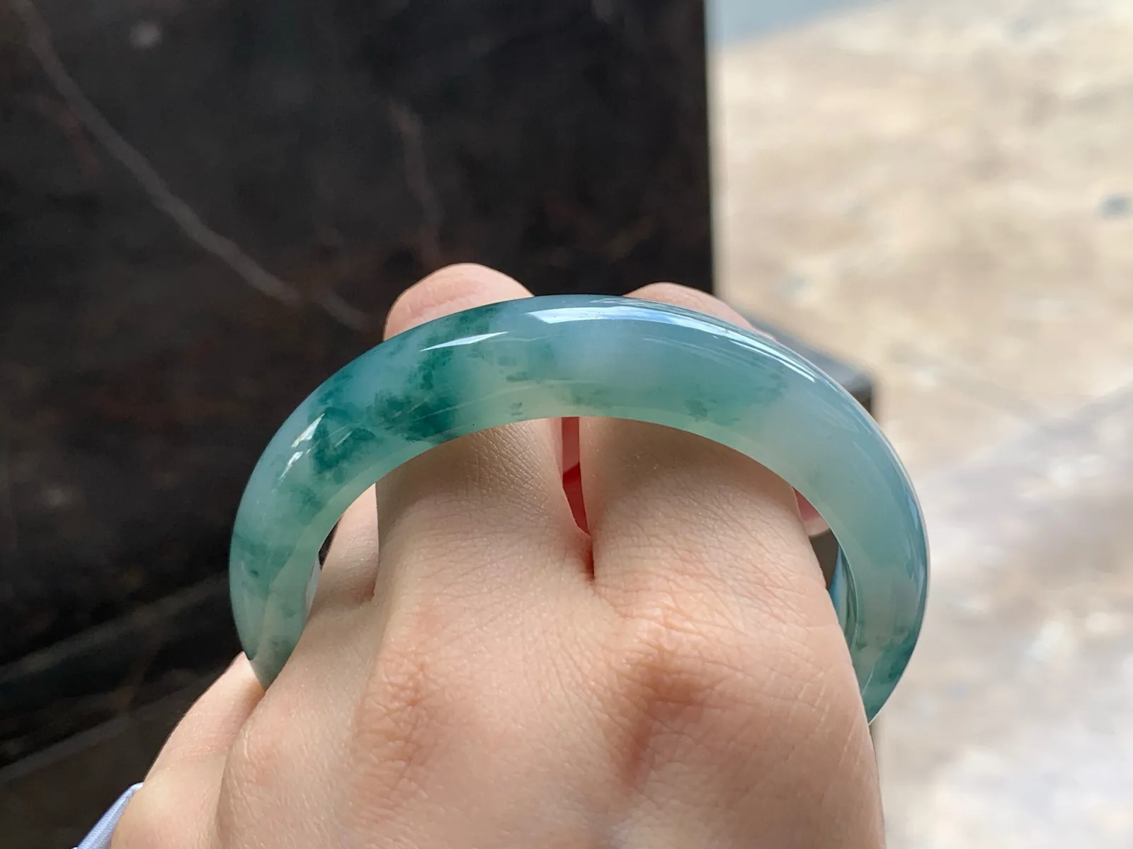 冰飘花手镯
水润清爽 55.5/12.6/7.9mm