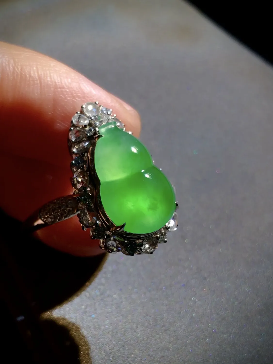 葫芦戒指吊坠两用款，
裸石16-11-3.8mm，整体29-16-12mm，
戒指14#，18K金，南非钻，