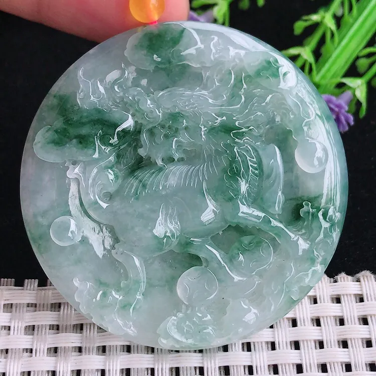 自然光老坑冰润起胶水灵飘花瑞兽麒麟牌吊坠尺寸56/5.6