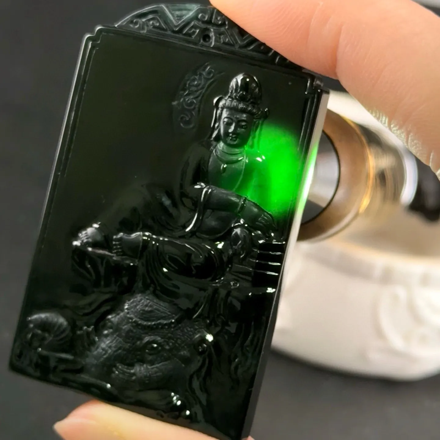 精品墨翠普贤菩萨 种好色正 黑度极好 打灯通透 油性十足