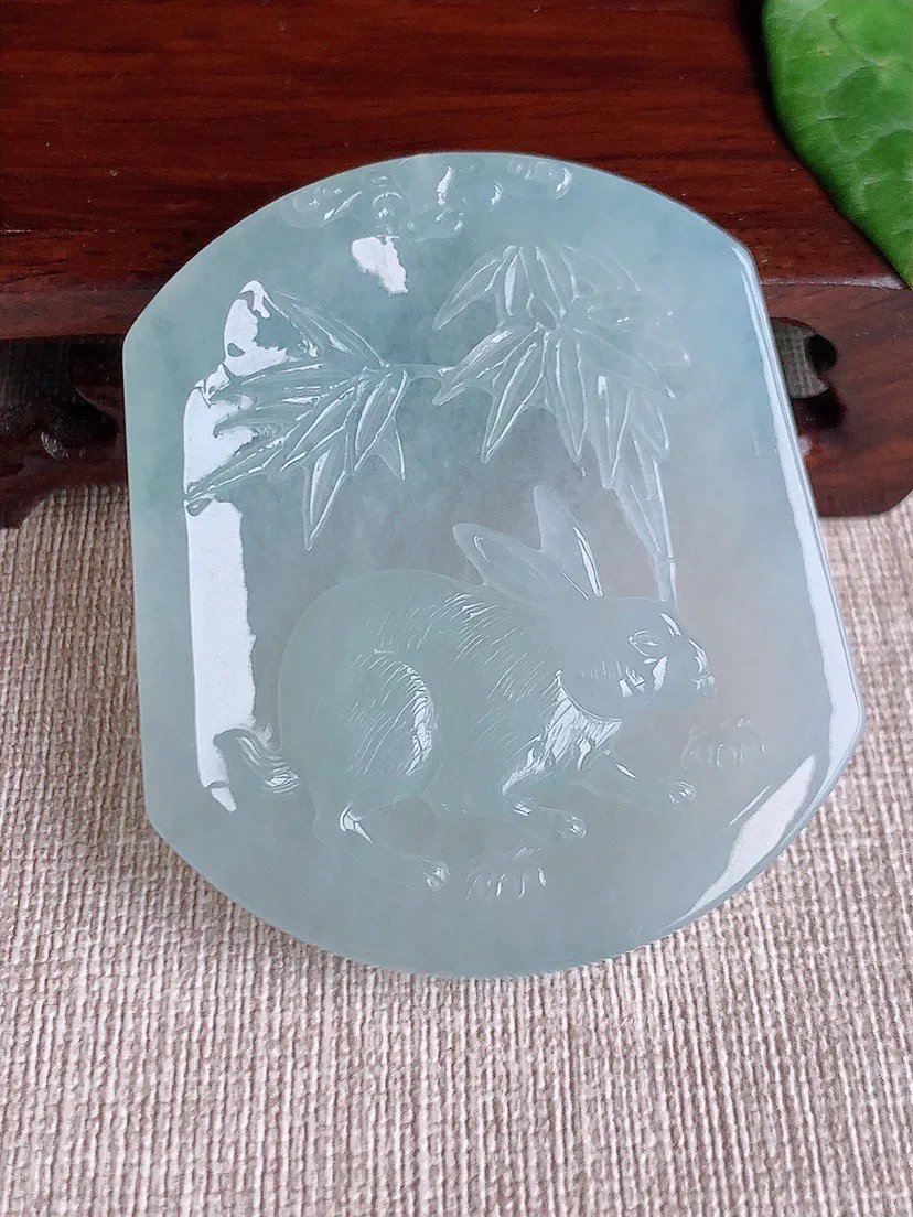 缅甸a货翡翠ddj老坑冰种晴水一刀切生肖兔吊坠 整体56.6×48×5.7mm 32.78