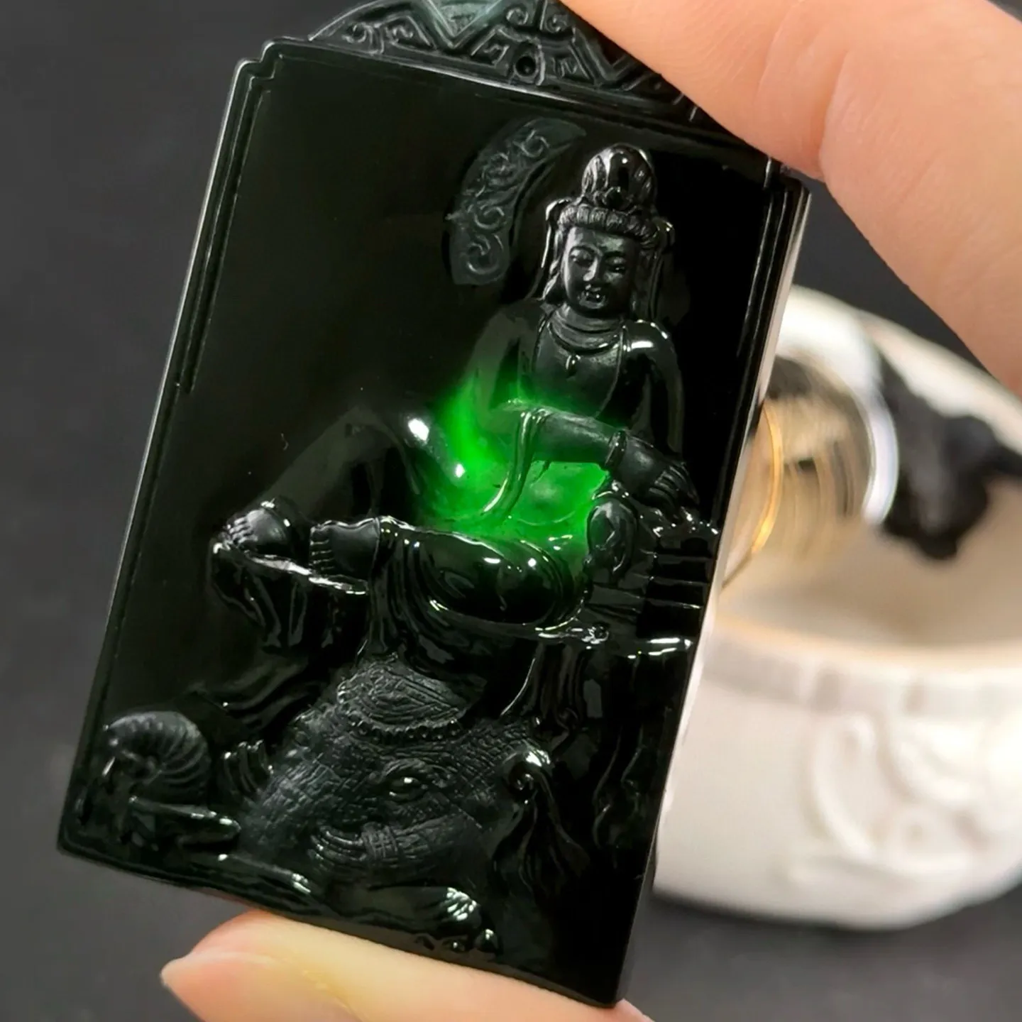 精品墨翠普贤菩萨 种好色正 黑度极好 打灯通透 油性十足