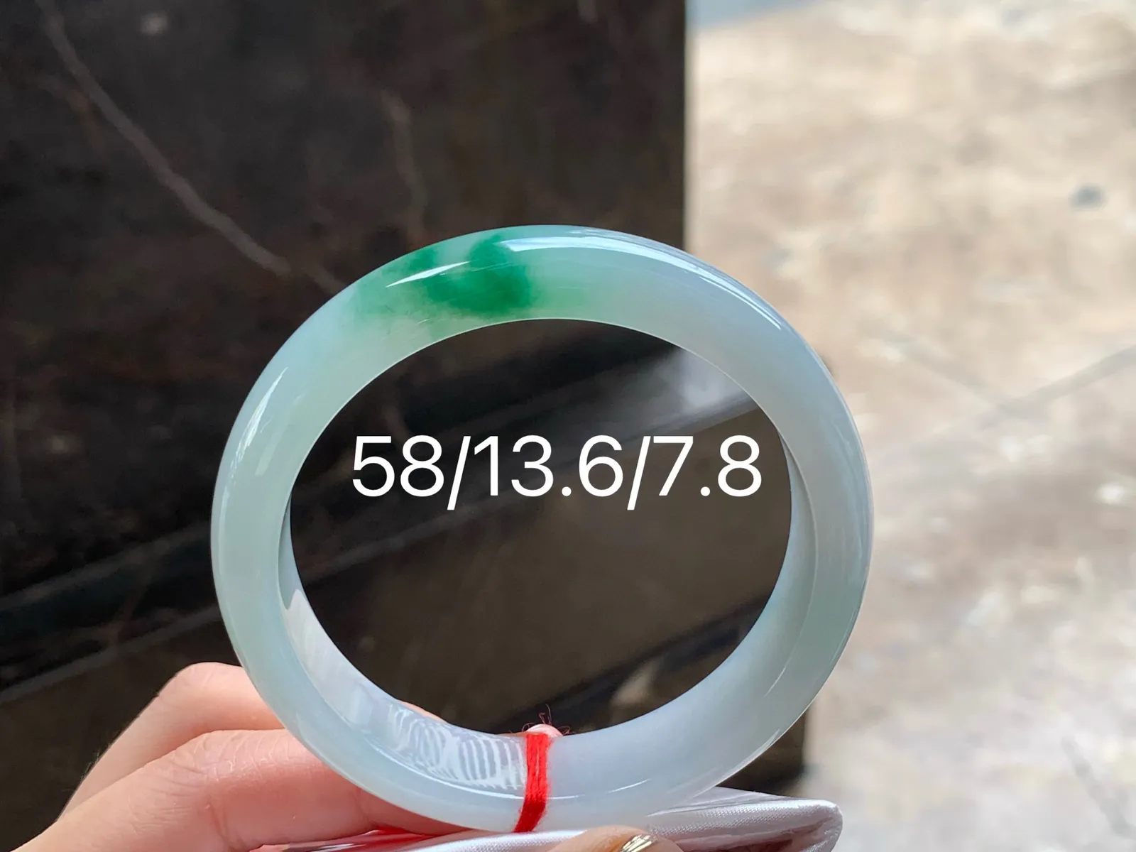 飘花手镯
细腻水润 58/13.6/7.8mm