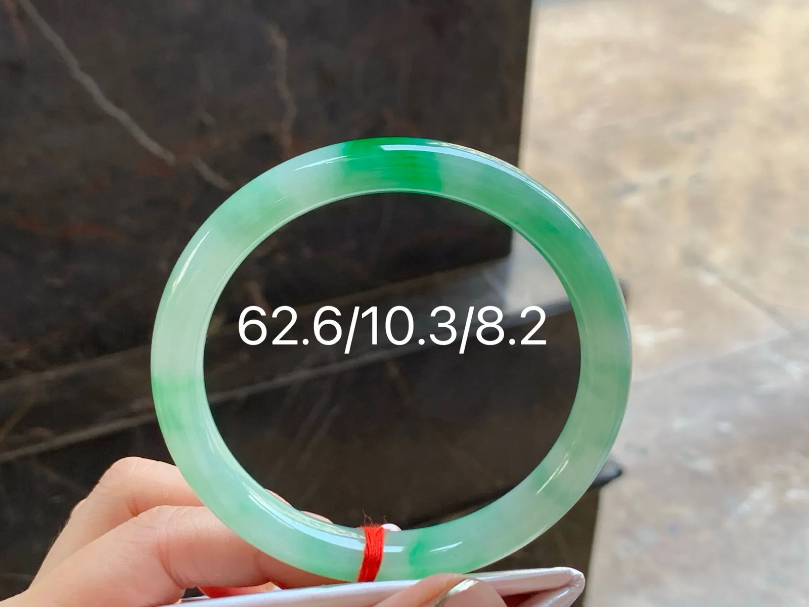 带色大圈福镯
水润62.6/10.3/8.2mm