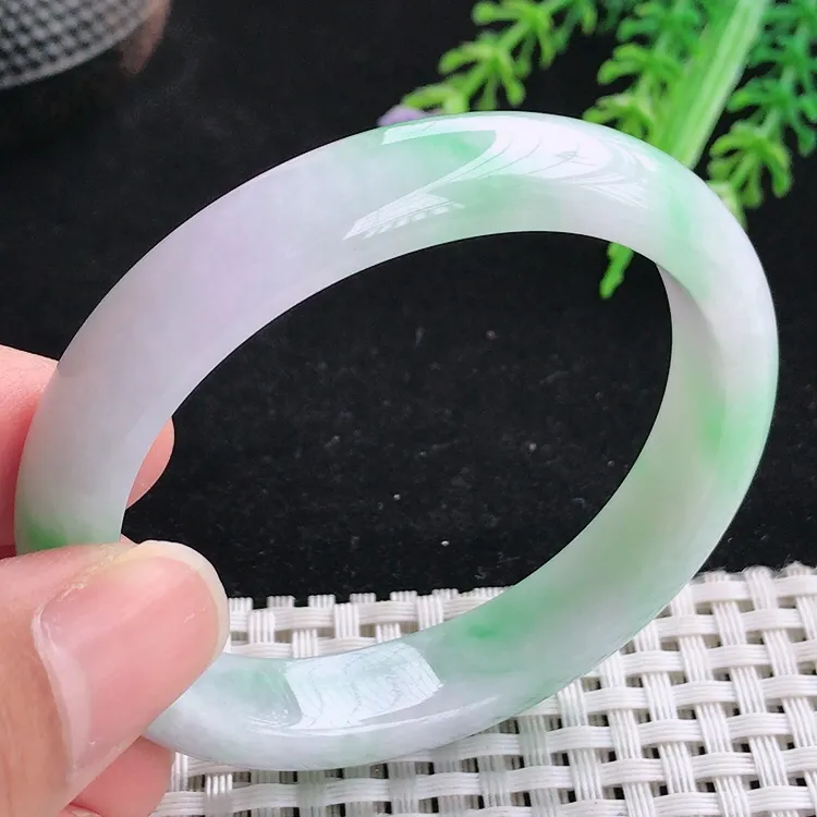自然光52.5圈口老坑精美温润飘绿贵妃手镯翡翠玉镯尺寸52.5/47.5/11.4/7.2