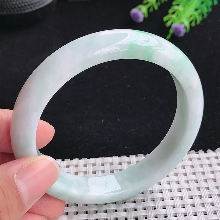 自然光60圈口老坑精美温润飘绿手镯翡翠玉镯尺寸60/12.7/8.3
