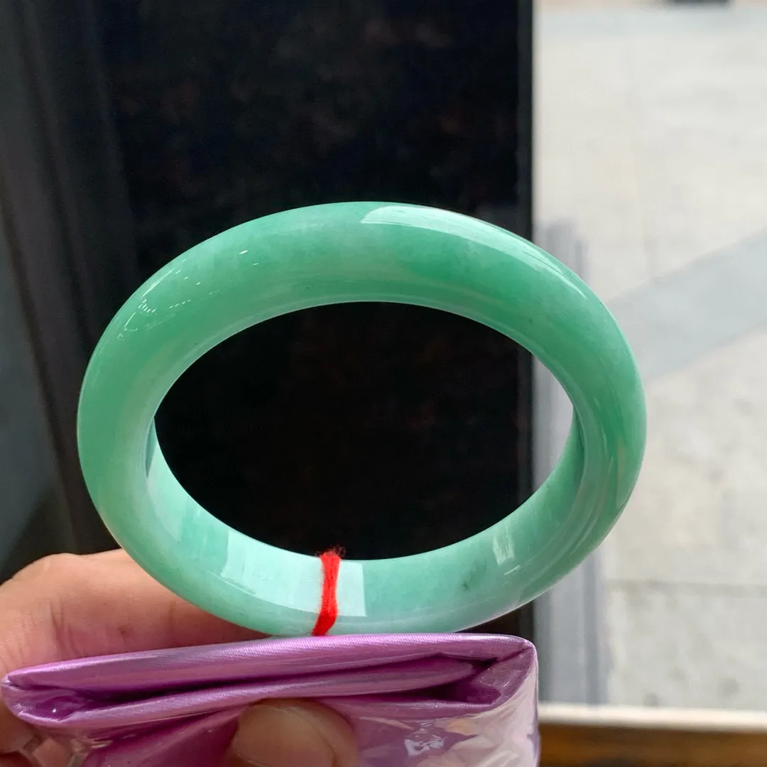正圈满色阳绿 无瑕 尺寸:58.1/12.6/10 满绿🥰🥰