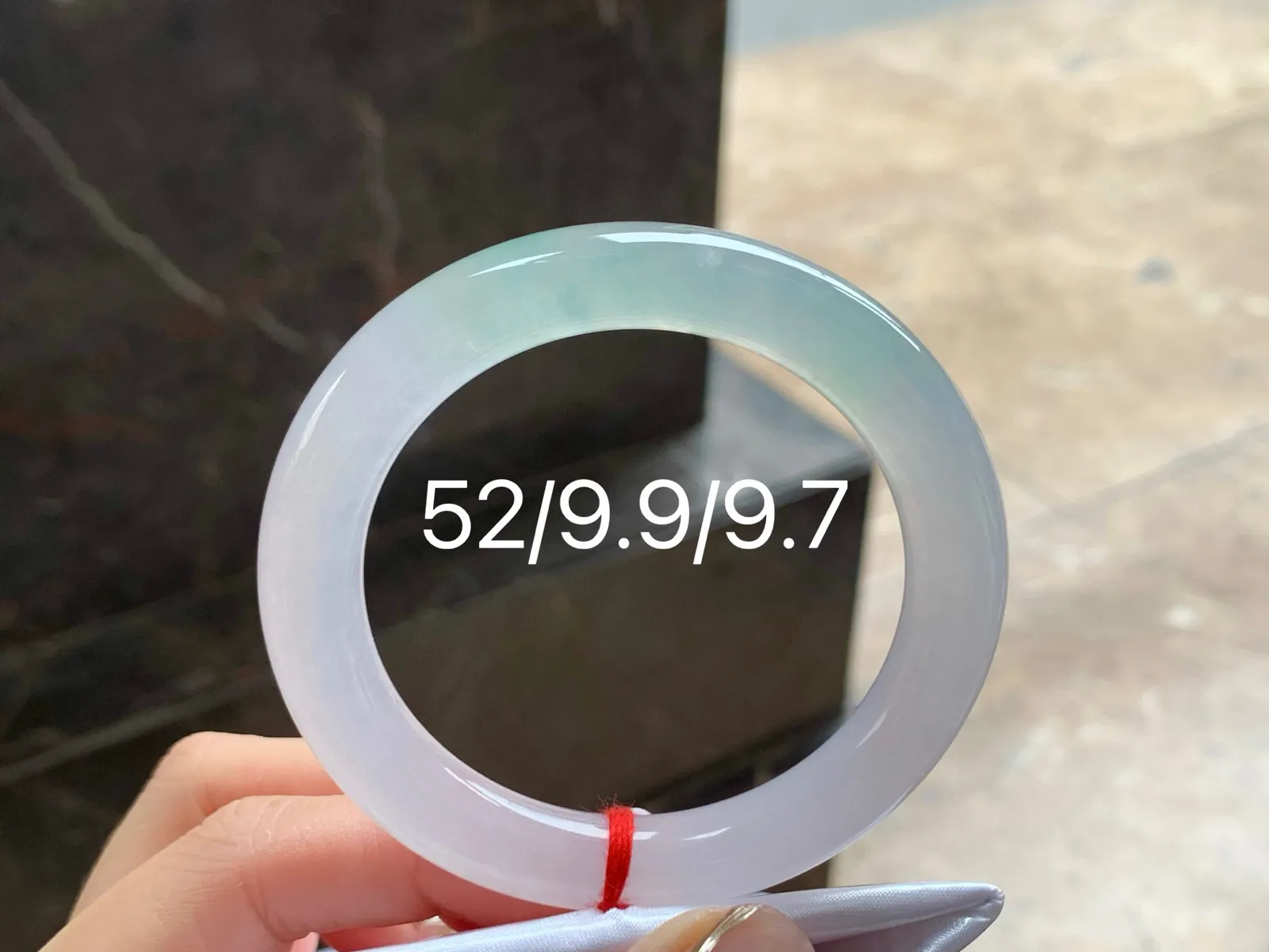 冰种福镯
清爽52/9.9/9.7mm