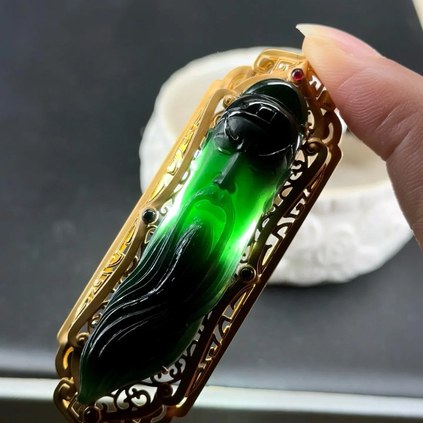 精品18k墨翠关公 种好色正 黑度极好 打灯通透 个性独特