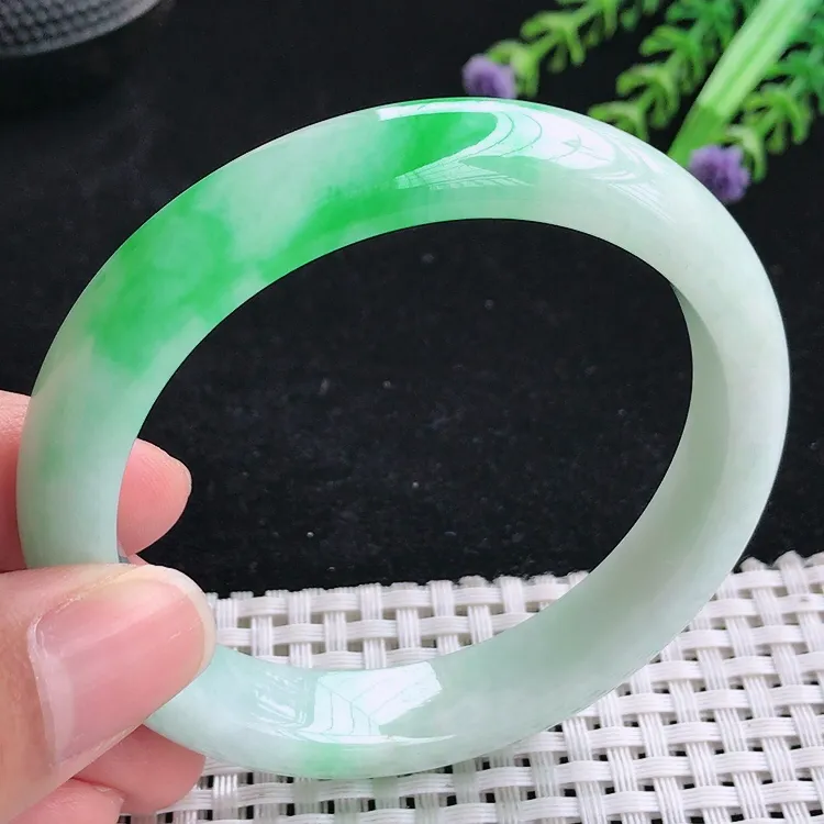 自然光57圈口老坑精美温润飘阳绿手镯翡翠玉镯尺寸57/11.5/8.1