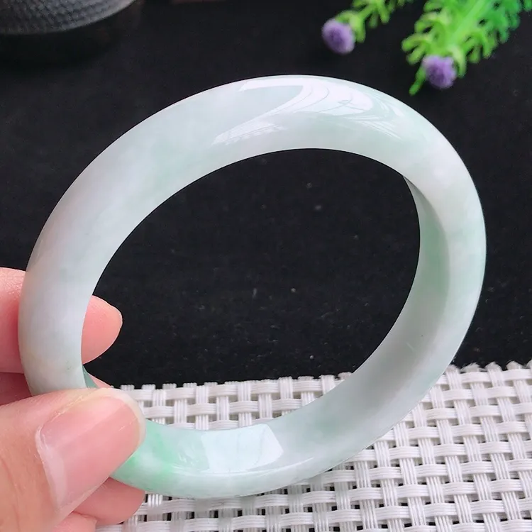 自然光60圈口老坑精美温润飘绿手镯翡翠玉镯尺寸60/12.7/8.3