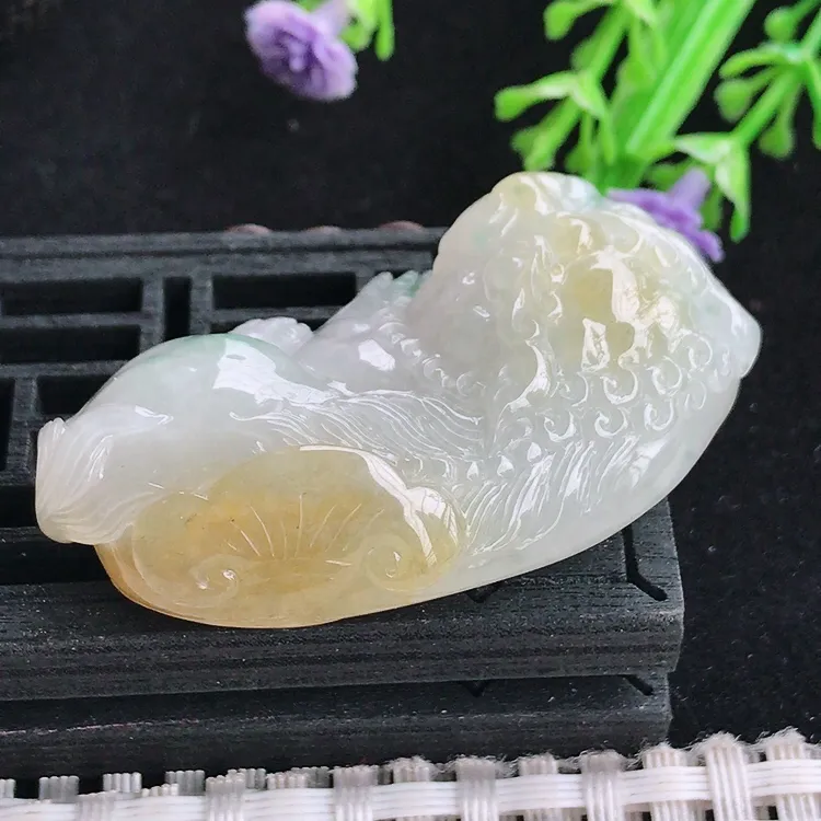 自然光老坑精美冰润黄翡飘花貔貅吊坠尺寸48.6/26/13.5