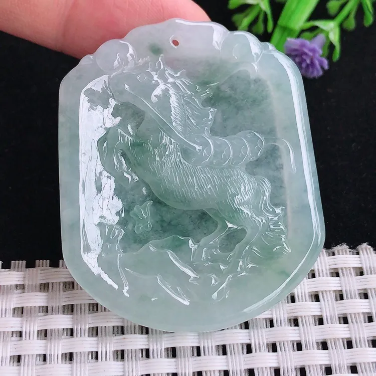自然光老坑冰透起胶冰飘花生肖马马牌吊坠尺寸51.4/43.2/4.8