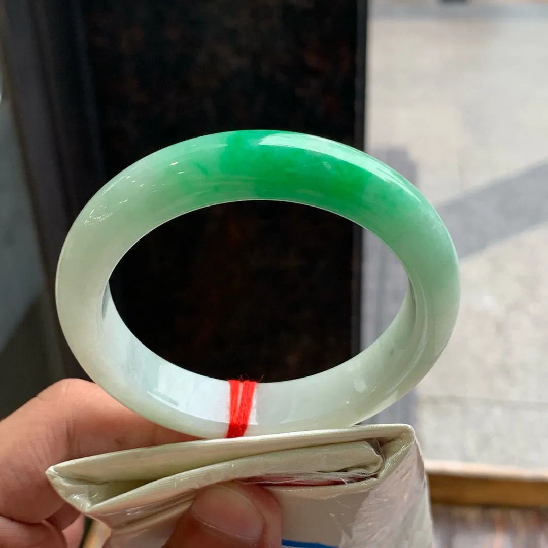 正圈一大节阳绿 一丝细线 尺寸:56.9/12.9/8.9 色阳🥰🥰