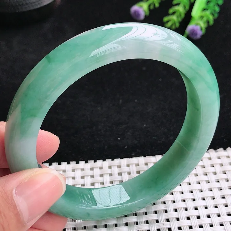 自然光60.5大圈口老坑精美温润满色飘花手镯翡翠玉镯尺寸60.5/12.6/9.2