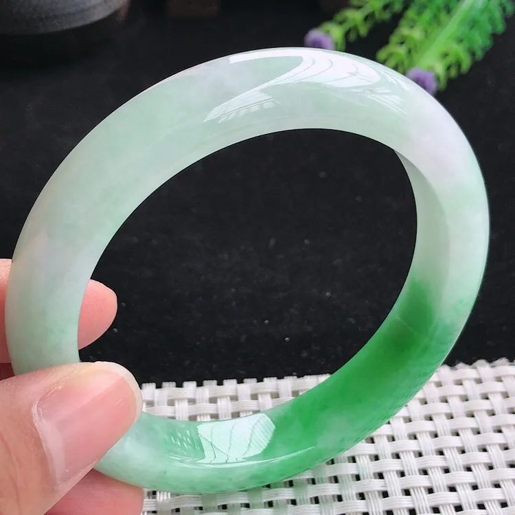 自然光61.5圈口老坑精美冰润飘阳绿大圈口手镯翡翠玉镯尺寸61.5/13/9.5