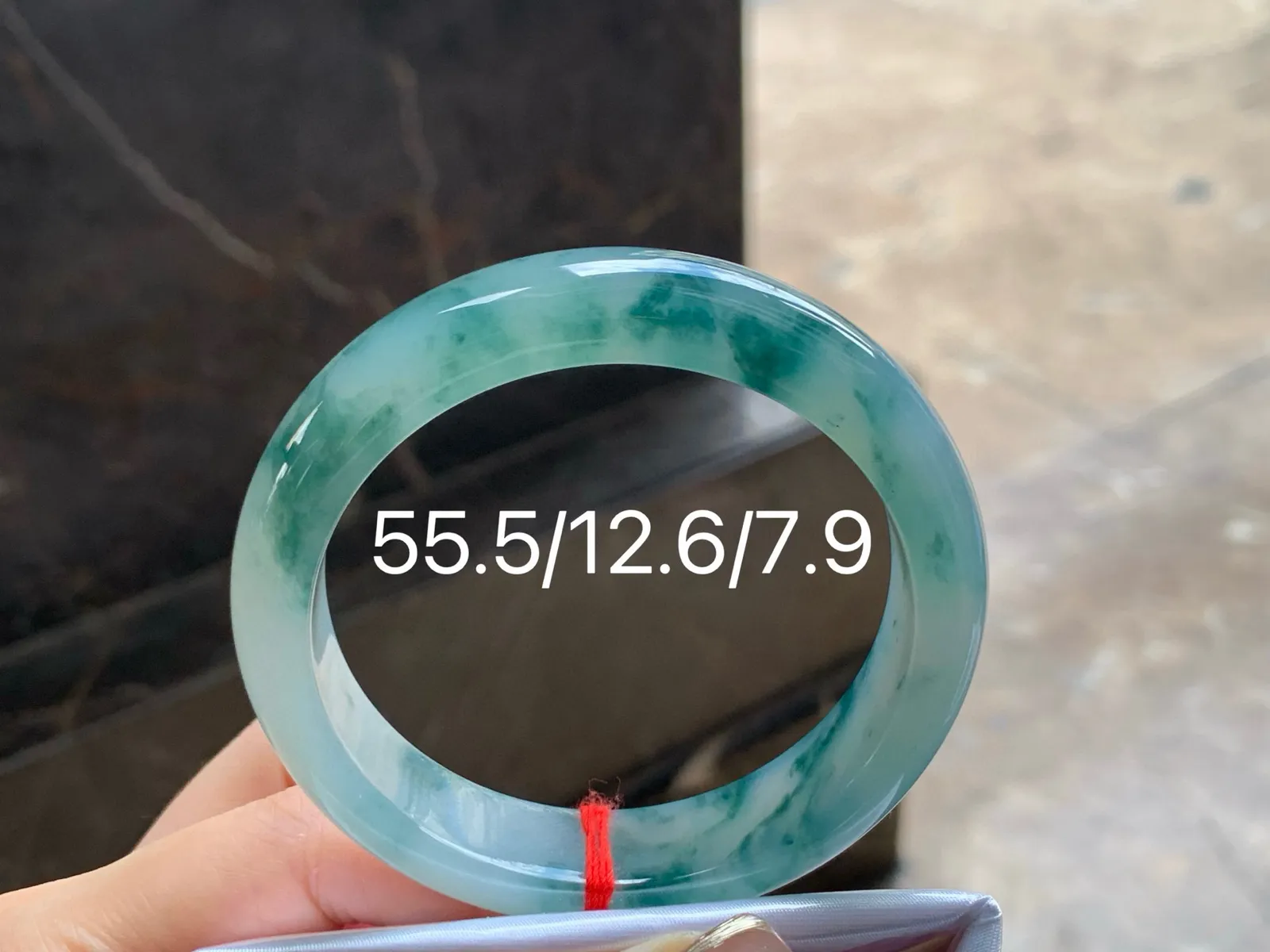 冰飘花手镯
水润清爽 55.5/12.6/7.9mm