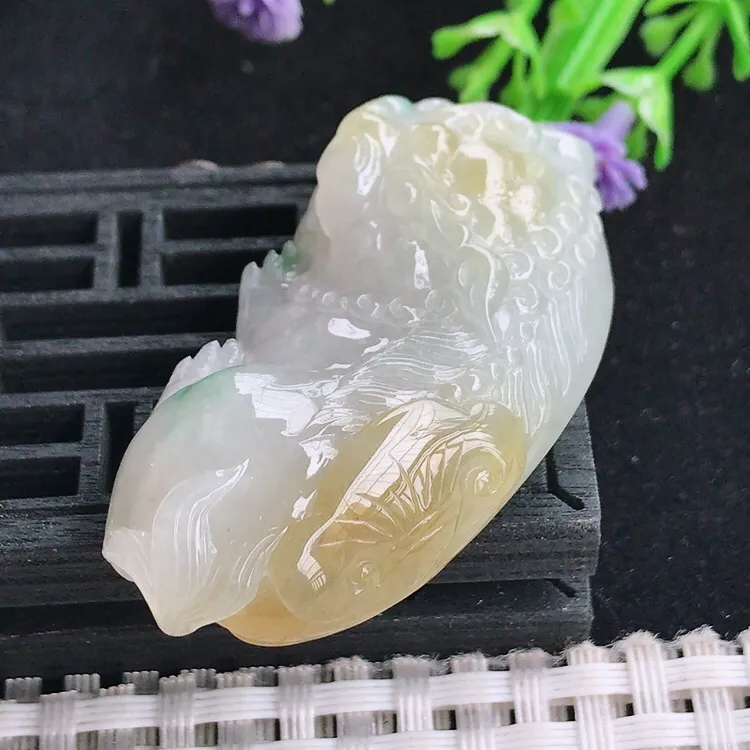 自然光老坑精美冰润黄翡飘花貔貅吊坠尺寸48.6/26/13.5