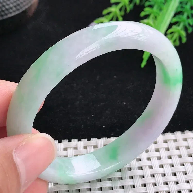 自然光52.5圈口老坑精美温润飘绿贵妃手镯翡翠玉镯尺寸52.5/47.5/11.4/7.2