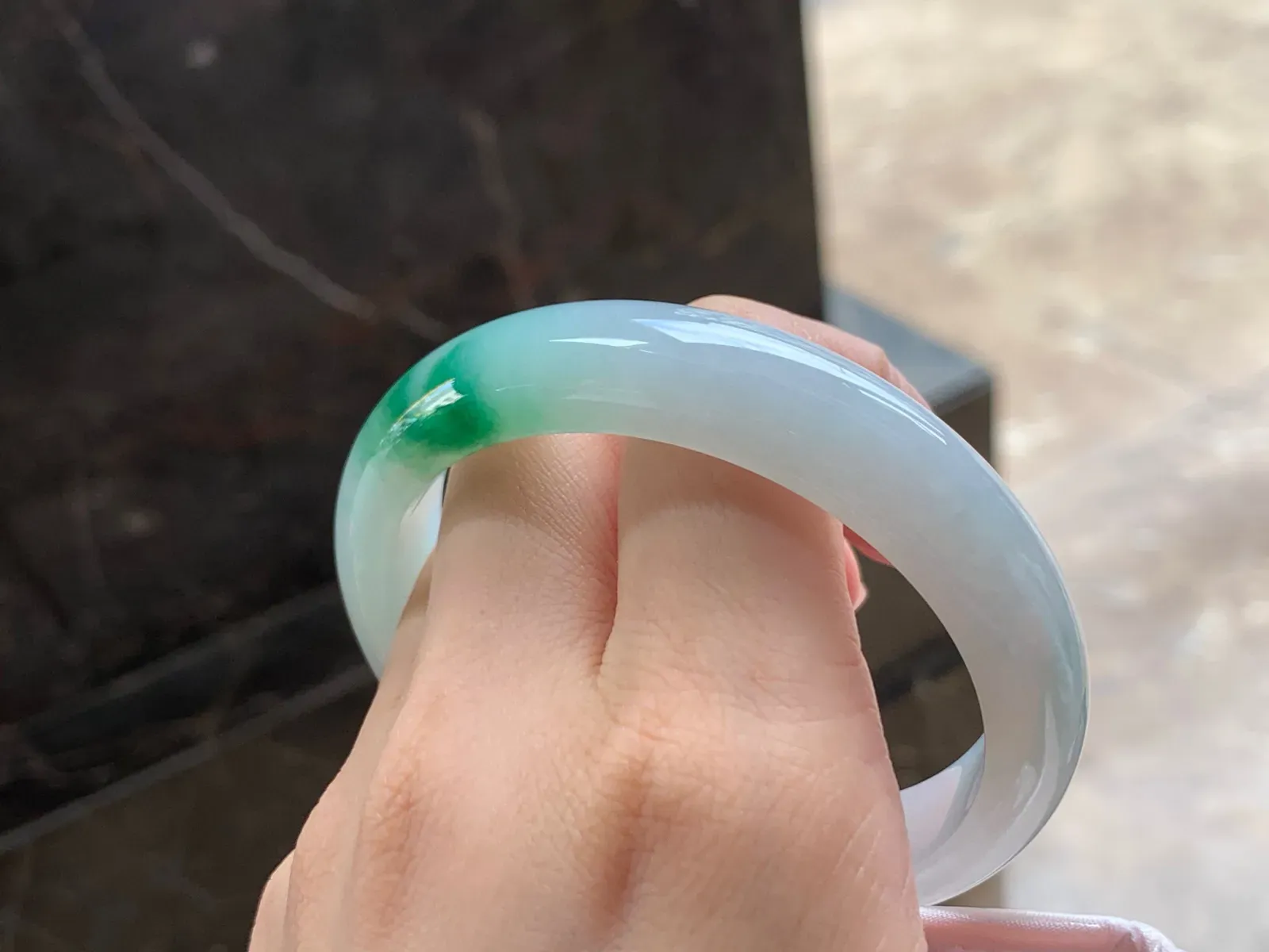 飘花手镯
细腻水润 58/13.6/7.8mm