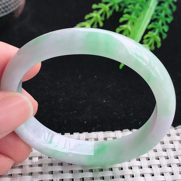 自然光52.5圈口老坑精美温润飘绿贵妃手镯翡翠玉镯尺寸52.5/47.5/11.4/7.2