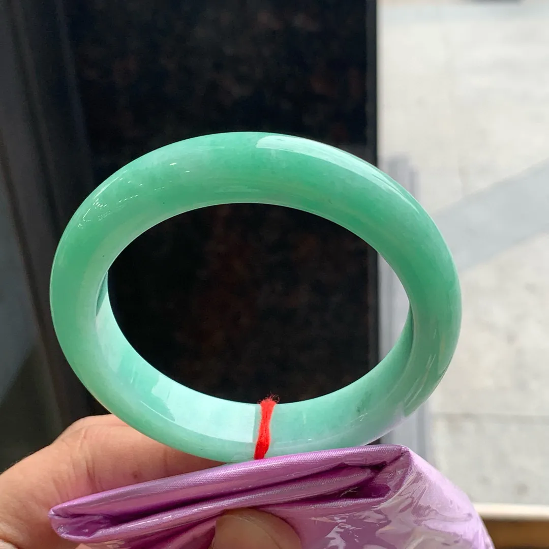 正圈满色阳绿 无瑕 尺寸:58.1/12.6/10 满绿🥰🥰
