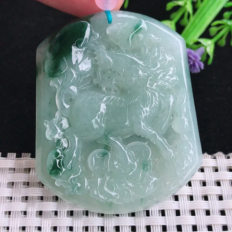 自然光老坑冰润起胶飘花瑞兽麒麟牌吊坠尺寸54.5/45/6.1