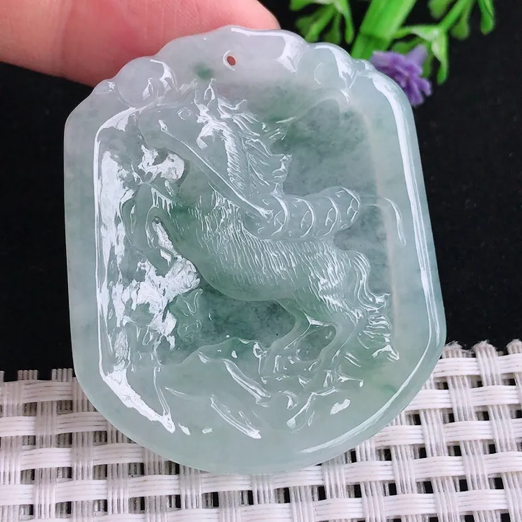 自然光老坑冰透起胶冰飘花生肖马马牌吊坠尺寸51.4/43.2/4.8