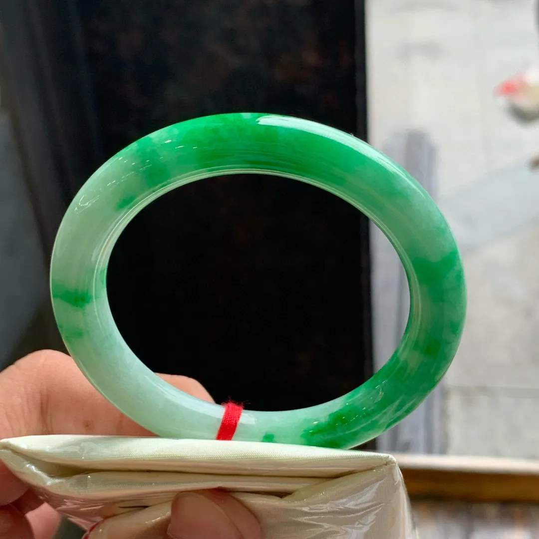 圆条一大节阳绿 无瑕 尺寸:54.1/9.3 色阳