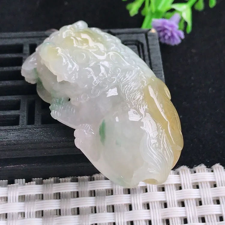 自然光老坑精美冰润黄翡飘花貔貅吊坠尺寸48.6/26/13.5