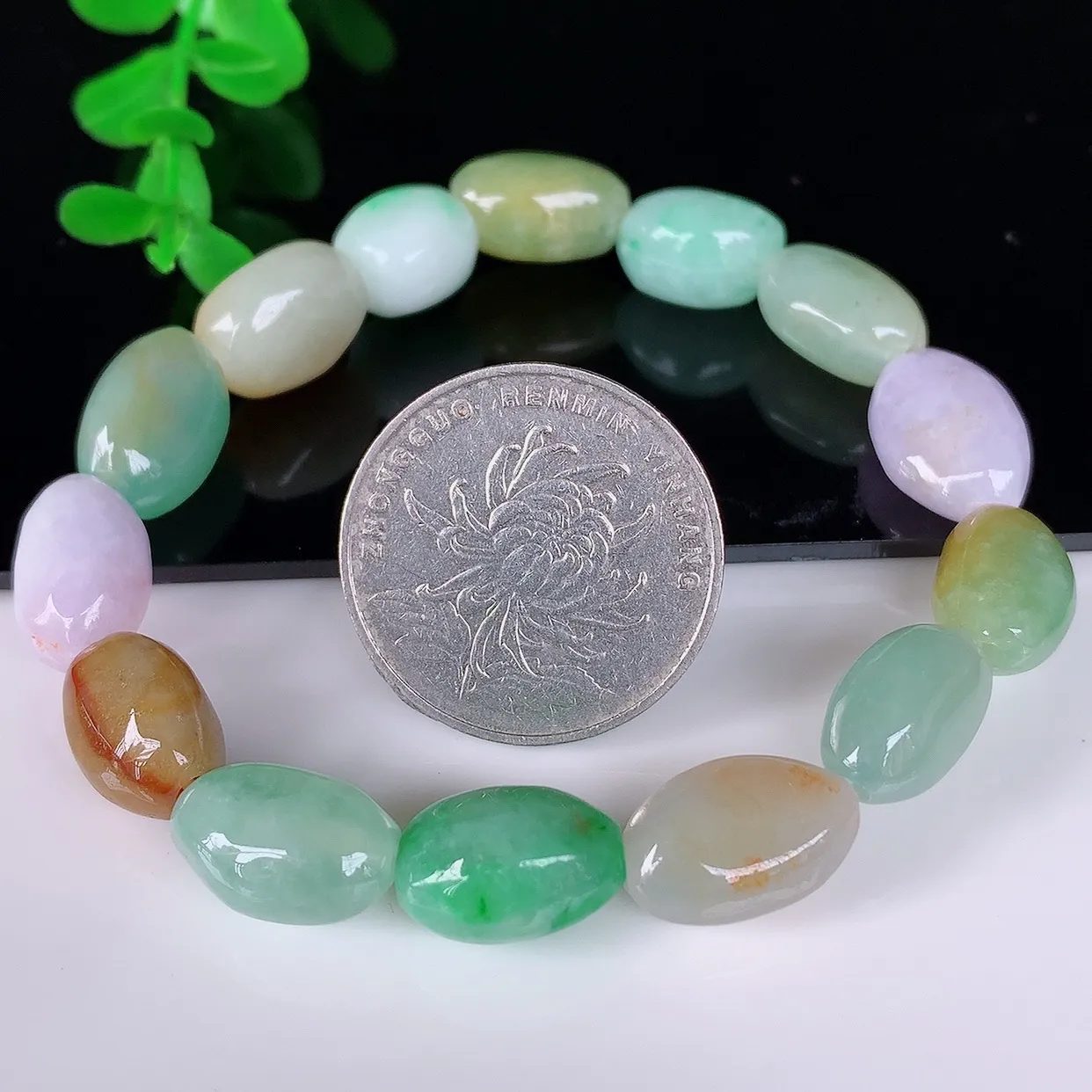 自然光实拍，冰润冰糯种多彩饰珠翡翠手串手链，种老水足，冰清玉润  颜色漂亮  #46.8取一尺寸14.5*10*6.6mm