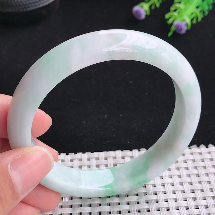 自然光60圈口老坑精美温润飘绿手镯翡翠玉镯尺寸60/12.7/8.3
