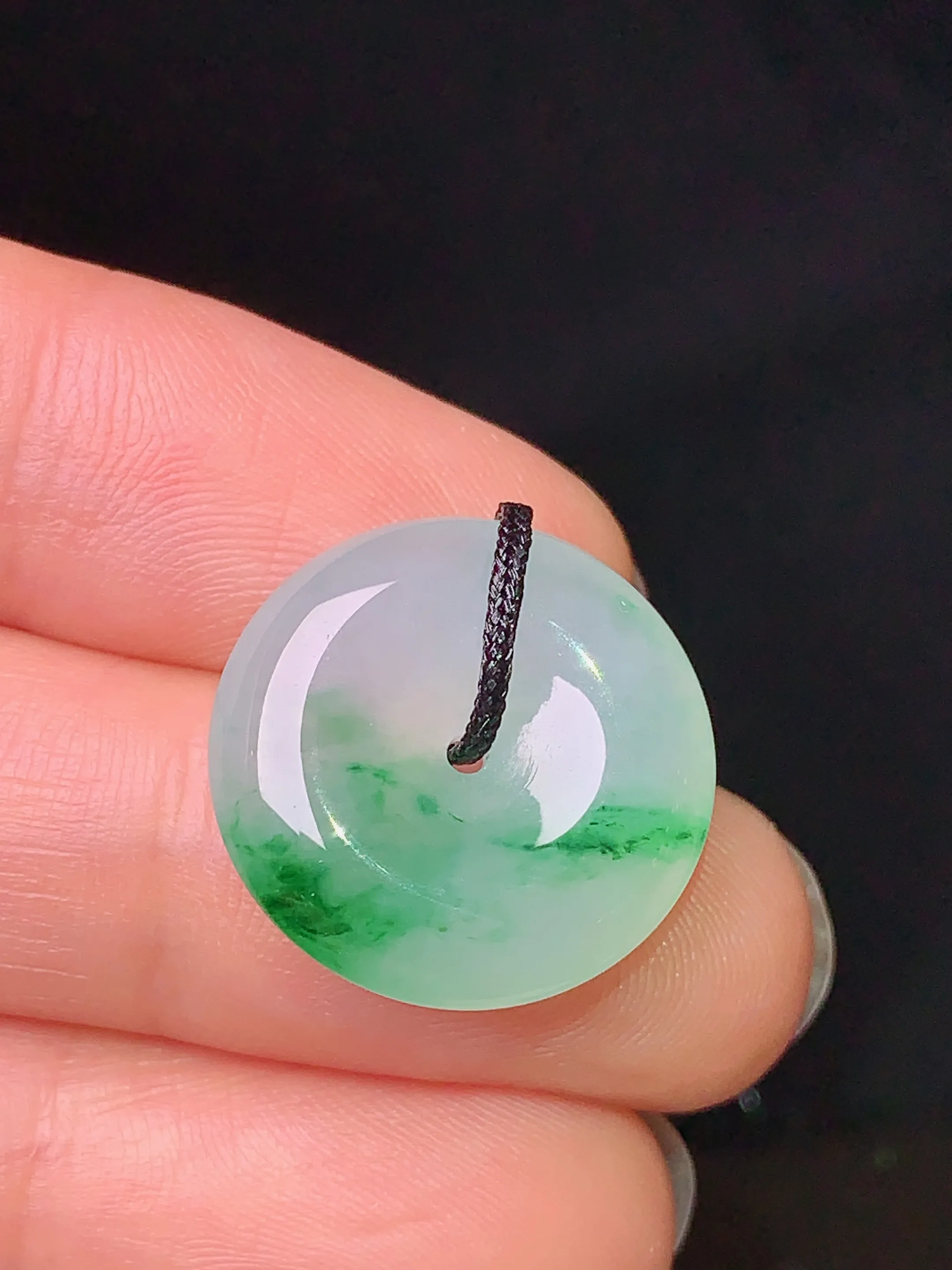 飘绿平安扣吊坠 玉质细腻 色泽清新艳丽 整体尺寸18.2*5.2