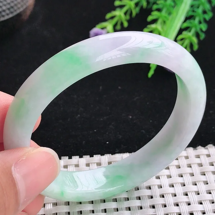 自然光52.5圈口老坑精美温润飘绿贵妃手镯翡翠玉镯尺寸52.5/47.5/11.4/7.2