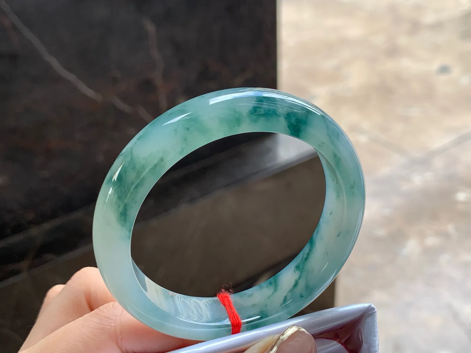 冰飘花手镯
水润清爽 55.5/12.6/7.9mm