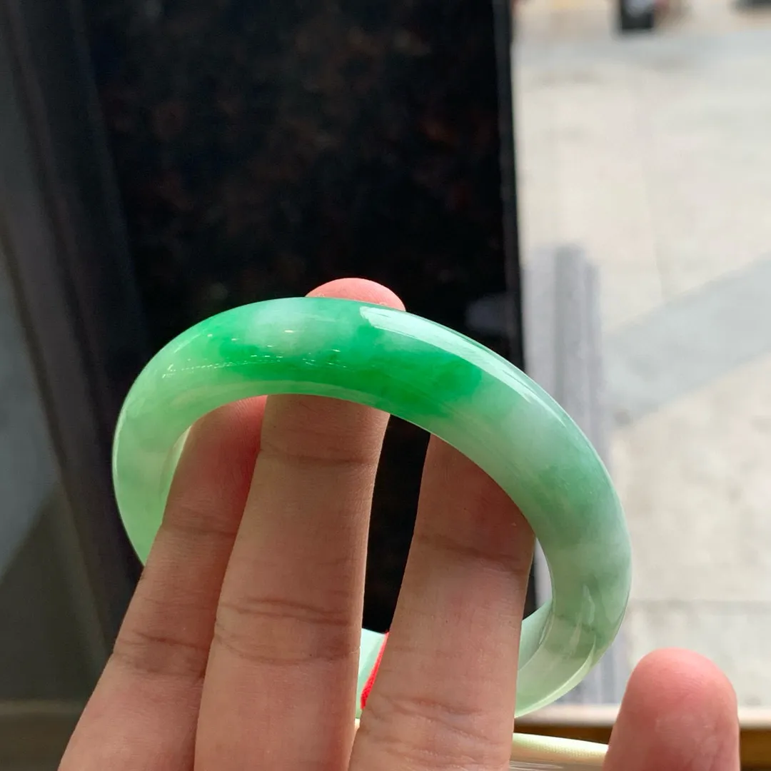 正圈冰糯阳绿 无瑕 尺寸:56.1/13.4/9.2 色阳🥰🥰
