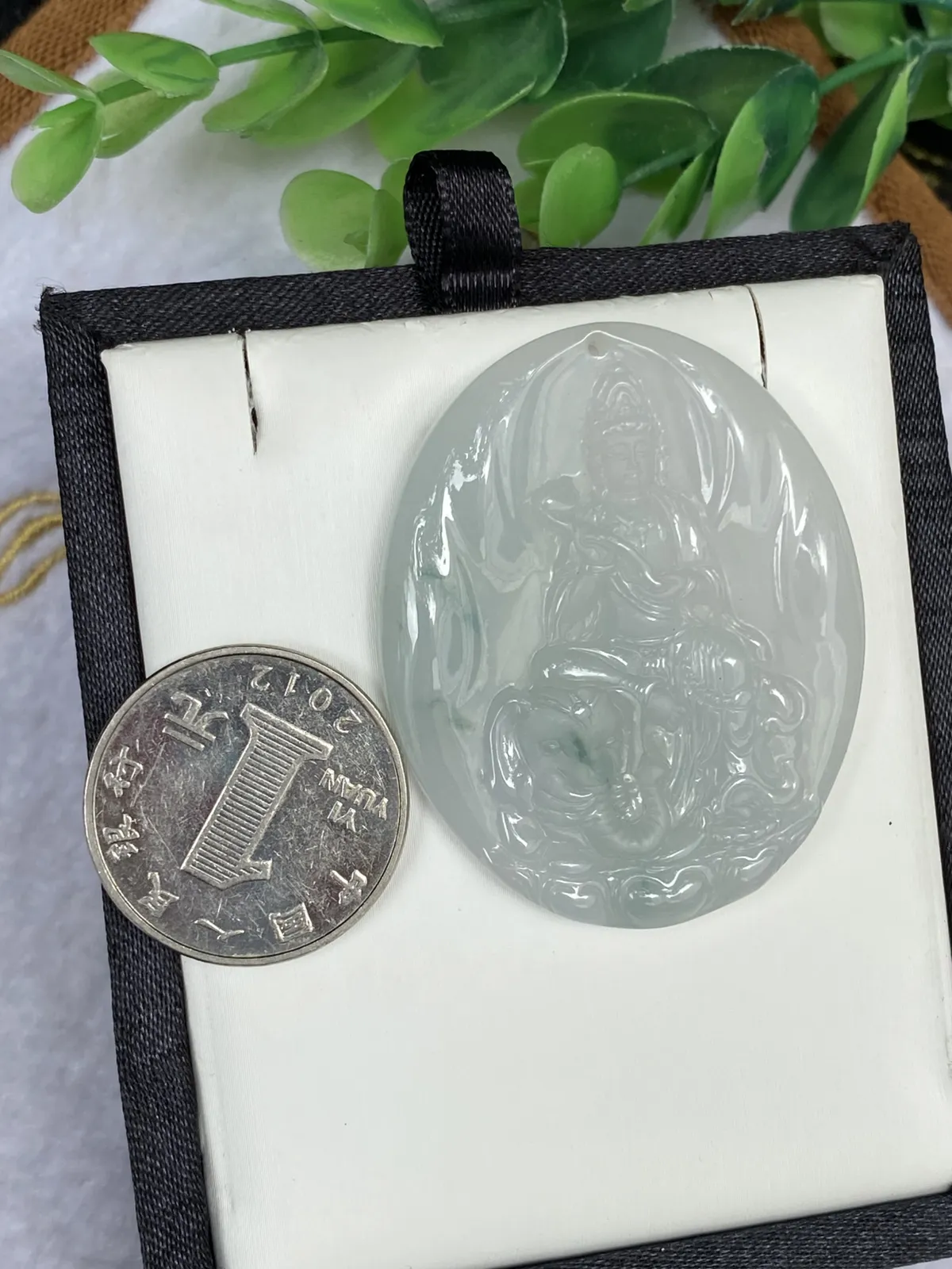 推荐【飘花普贤菩萨】无纹裂，水润，细腻，半磨砂工艺，飘蓝花，品相佳～～