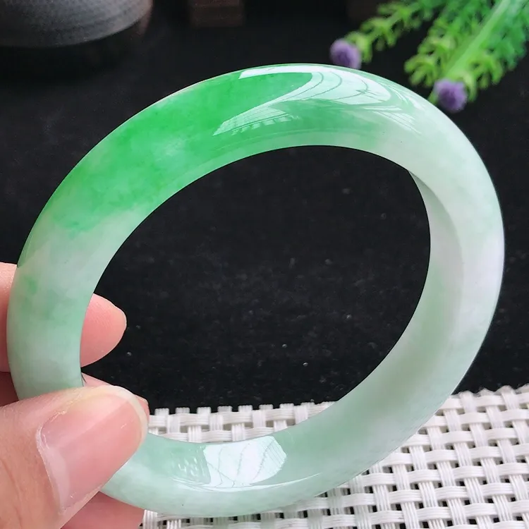 自然光61.5圈口老坑精美冰润飘阳绿大圈口手镯翡翠玉镯尺寸61.5/13/9.5