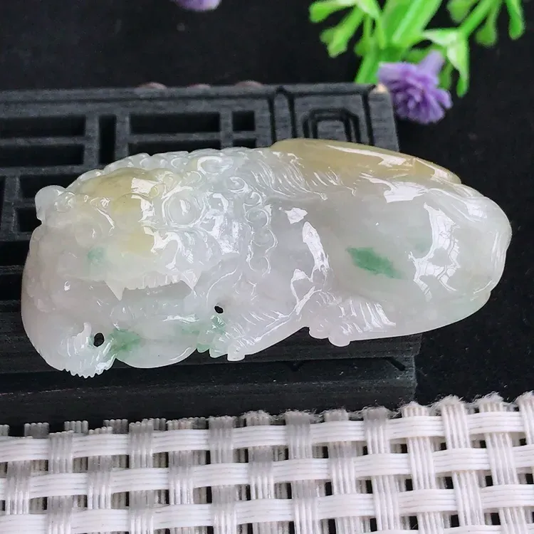 自然光老坑精美冰润黄翡飘花貔貅吊坠尺寸48.6/26/13.5