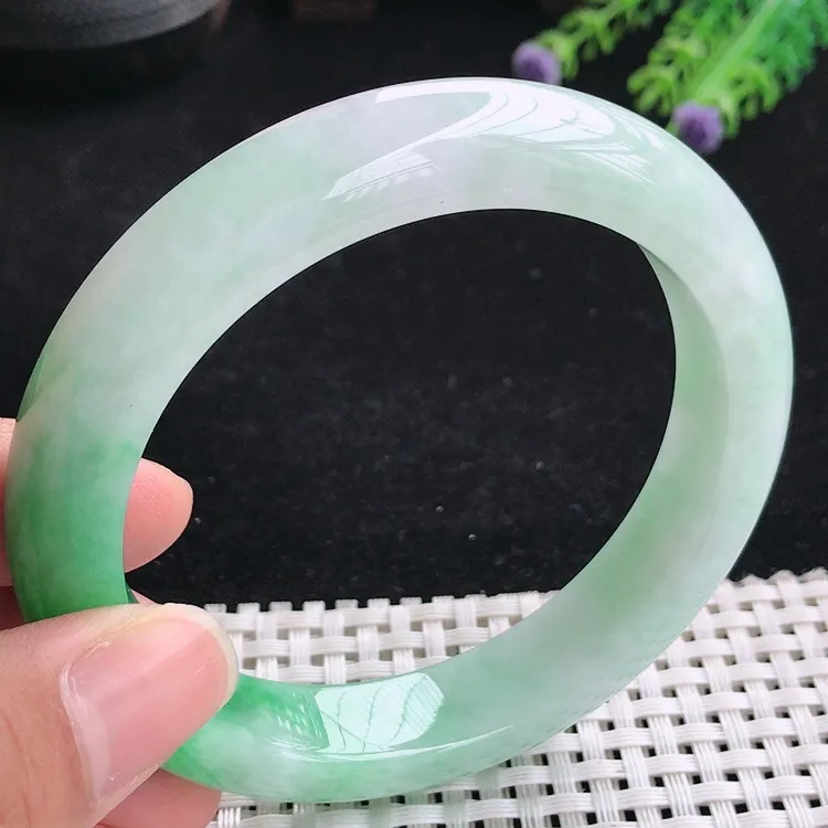 自然光61.5圈口老坑精美冰润飘阳绿大圈口手镯翡翠玉镯尺寸61.5/13/9.5