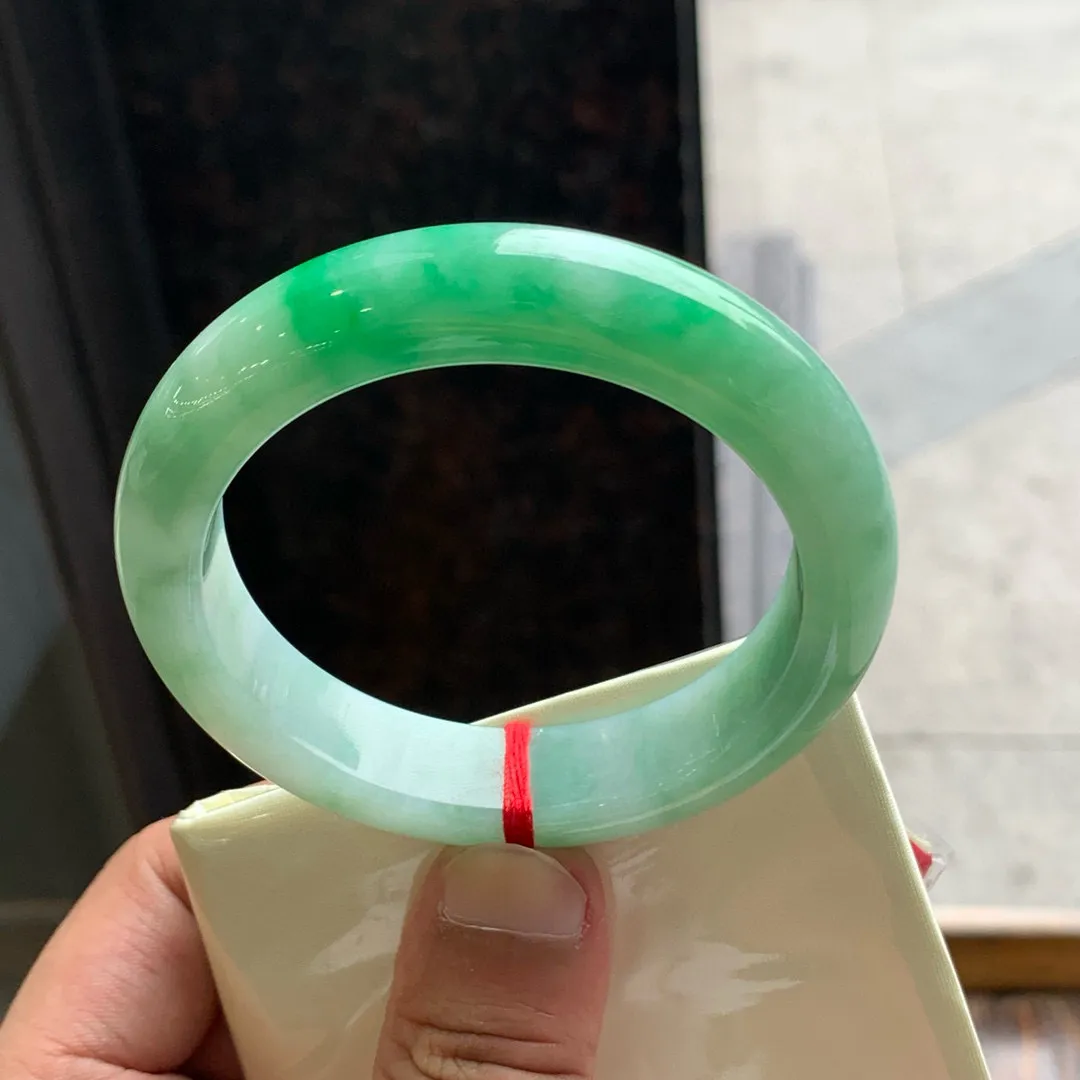 正圈冰糯阳绿 无瑕 尺寸:56.1/13.4/9.2 色阳🥰🥰