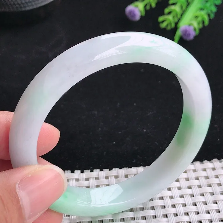 自然光57圈口老坑精美温润飘绿手镯翡翠玉镯尺寸57/10.8/8.2