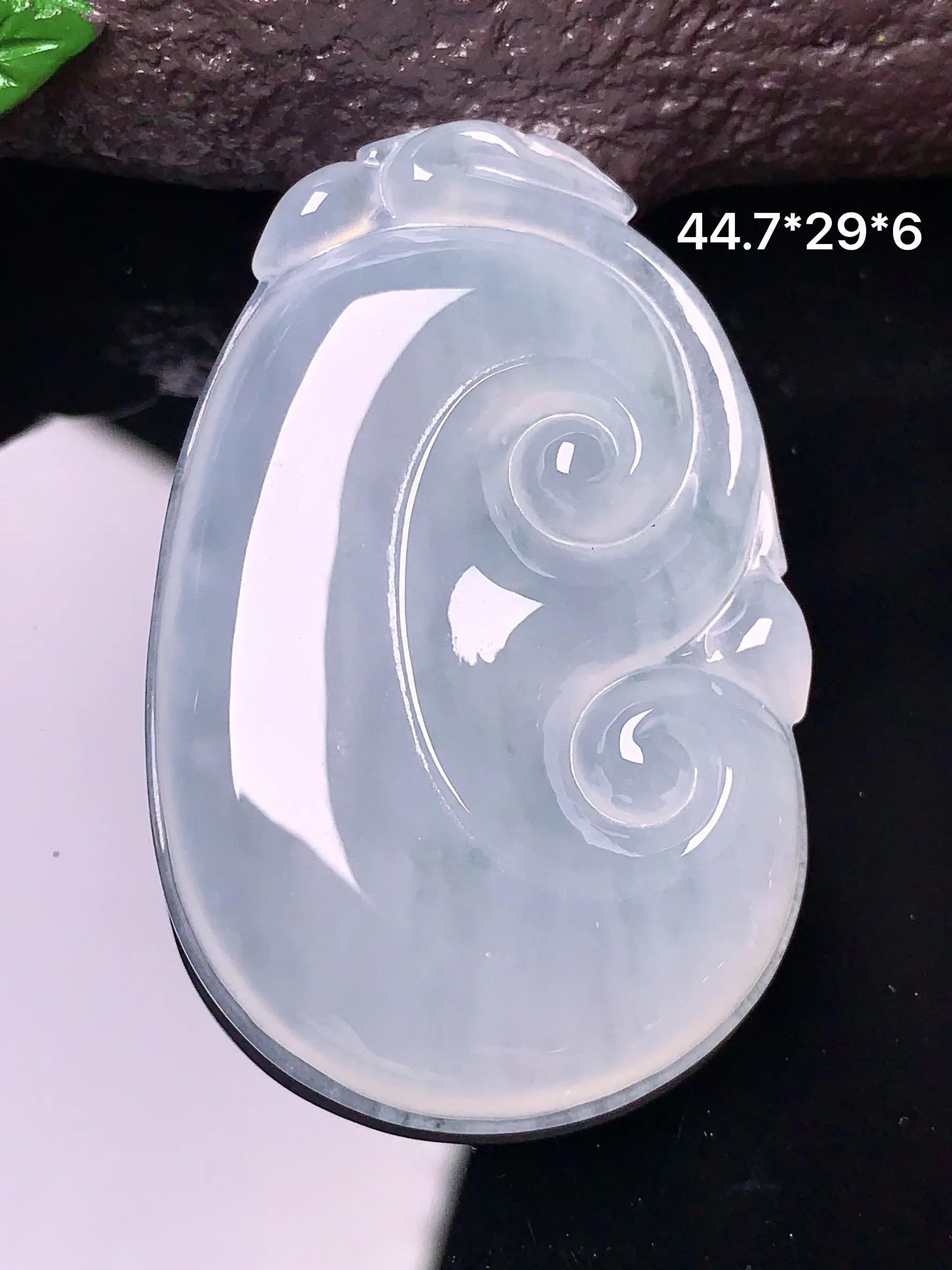冰种如意吊坠 玉质细腻 色泽清新艳丽 整体尺寸44.7*29*6