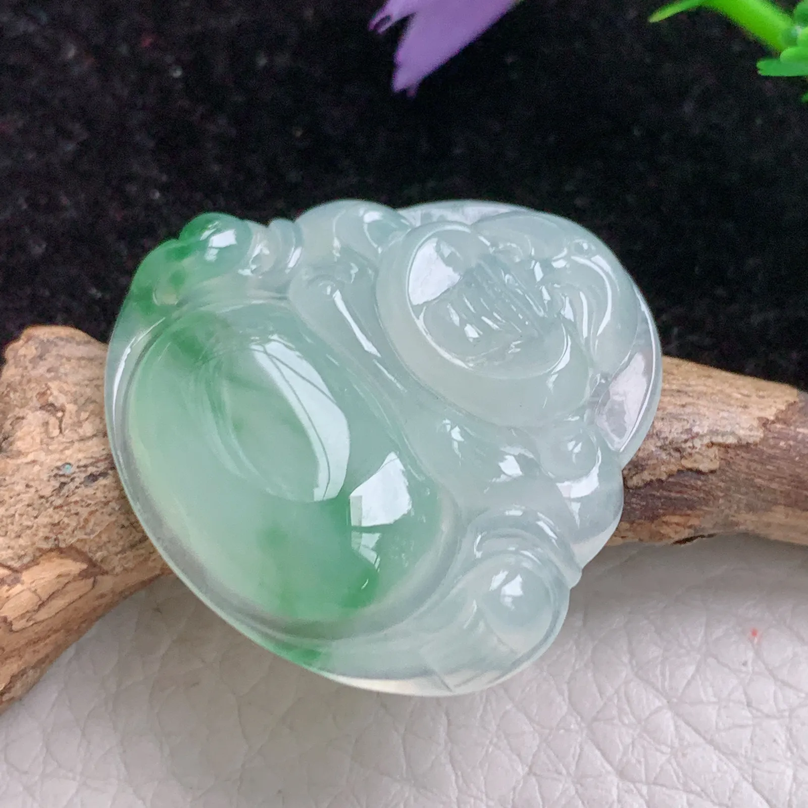 xqa实拍32.5*35*6缅甸A货翡翠冰透浅飘花大佛公吊坠 精美弥勒笑佛颈坠