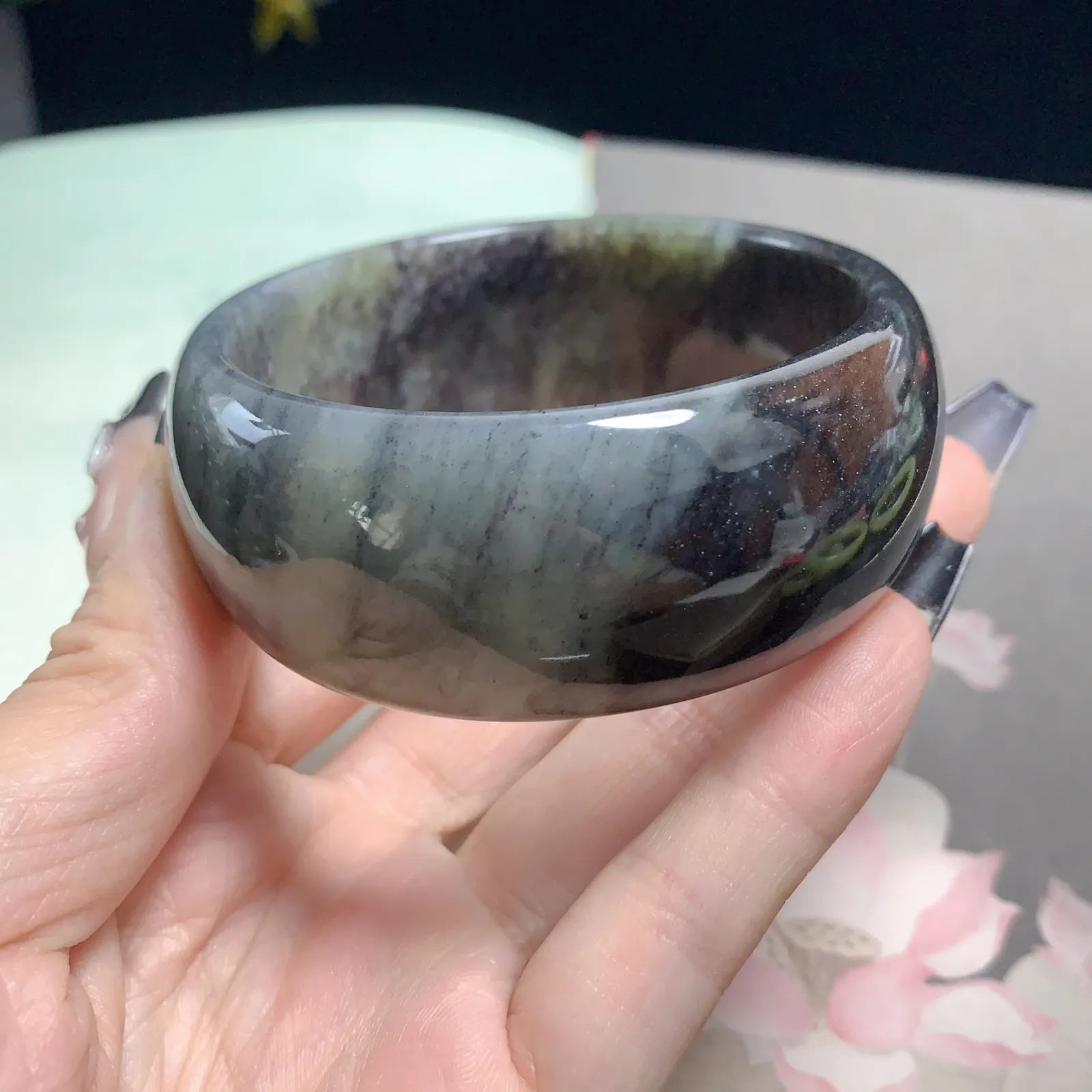 和田玉58圈口青花宽版手镯，圈口58宽26.8玉质细腻油润 底色纯净  脂粉好，品质高
