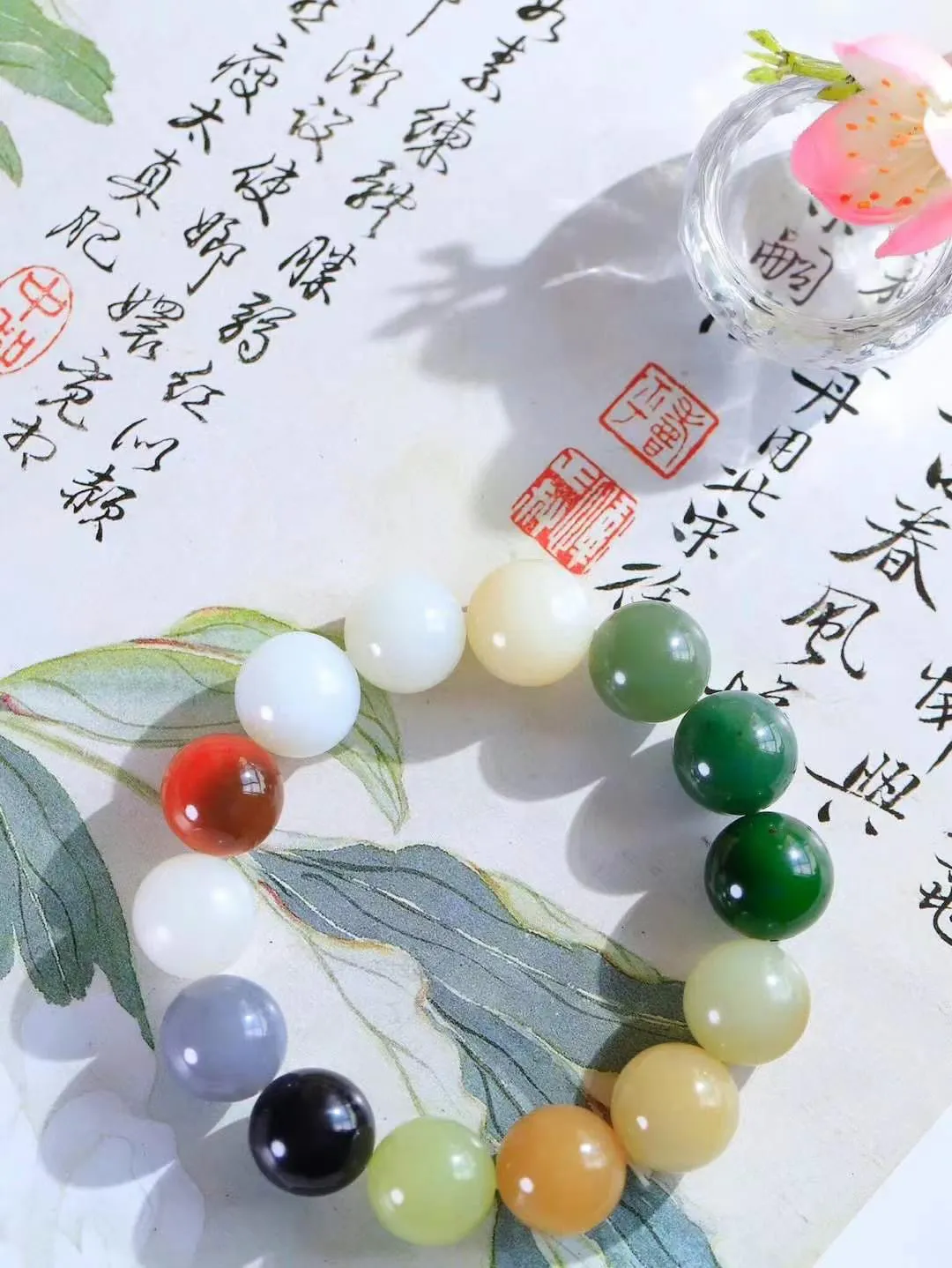 【福运相伴.多宝手串】

精选和田玉多宝手串，每一颗玉石都凝聚自然的灵气与岁月的沉淀，寓意福禄寿喜，守护您的平安与幸福。佩戴它，感受千年玉文化的温润与优雅。重87.6克  尺寸取一16mm  78501054A