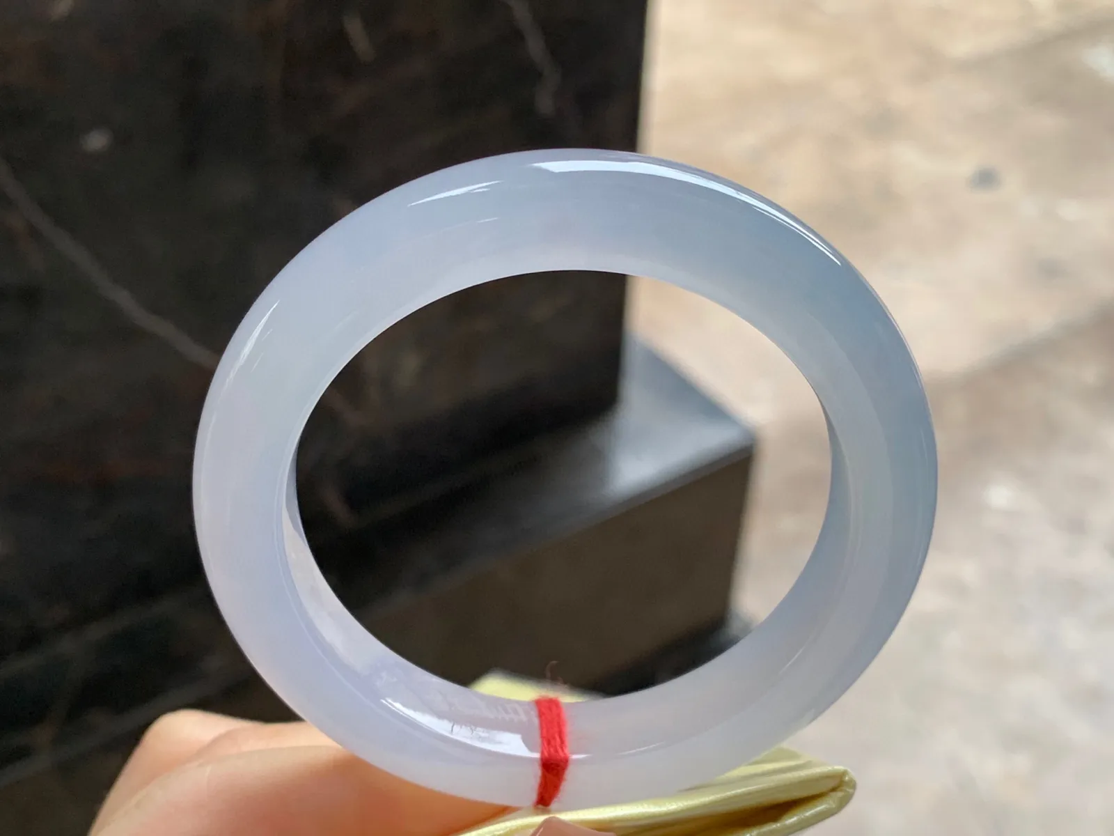 冰种手镯
尺寸：56.5-10.5-9.8mm
种好 小清新上手好看 推荐