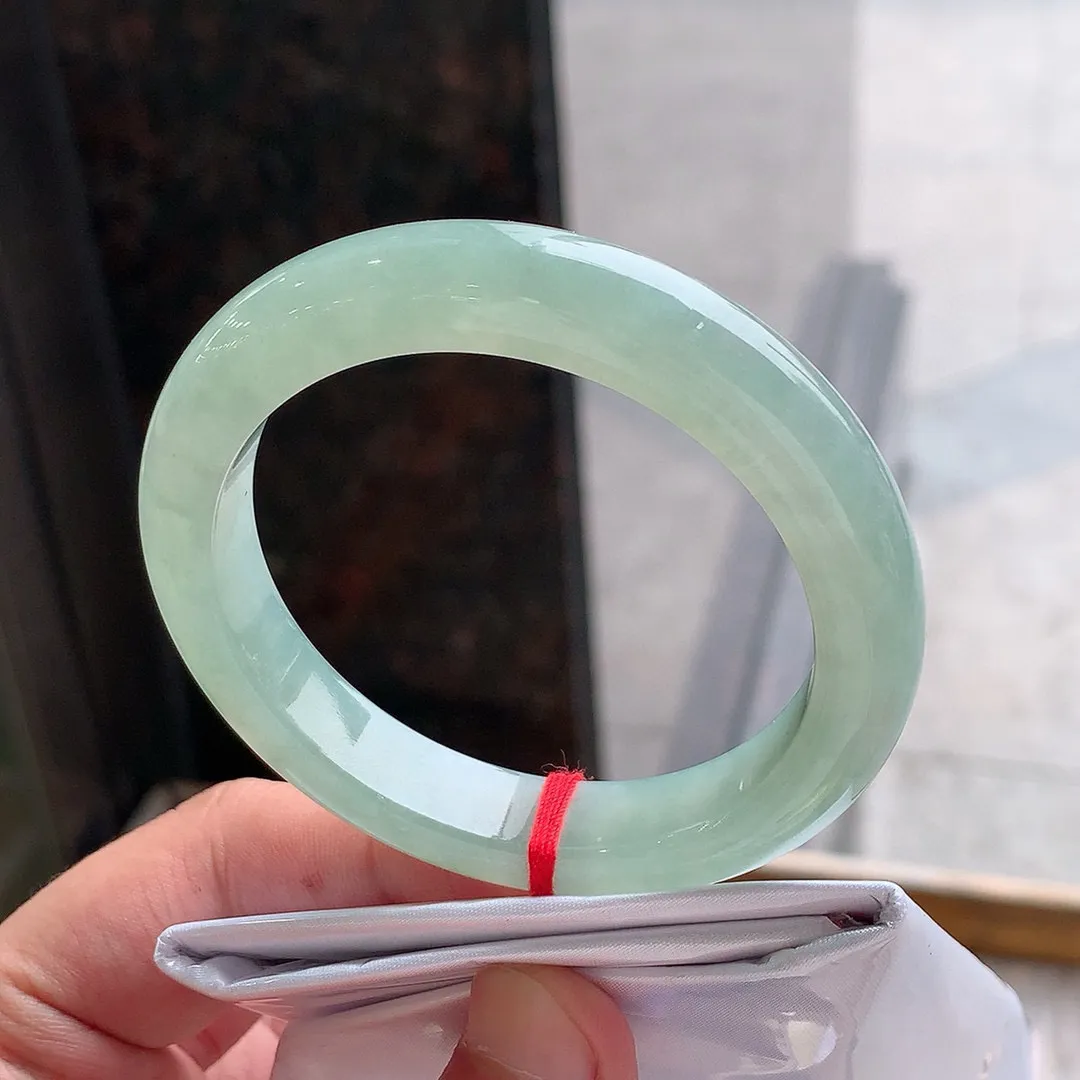 正圈冰绿 无瑕 尺寸:54.7/10.8/8.7 种水好️️