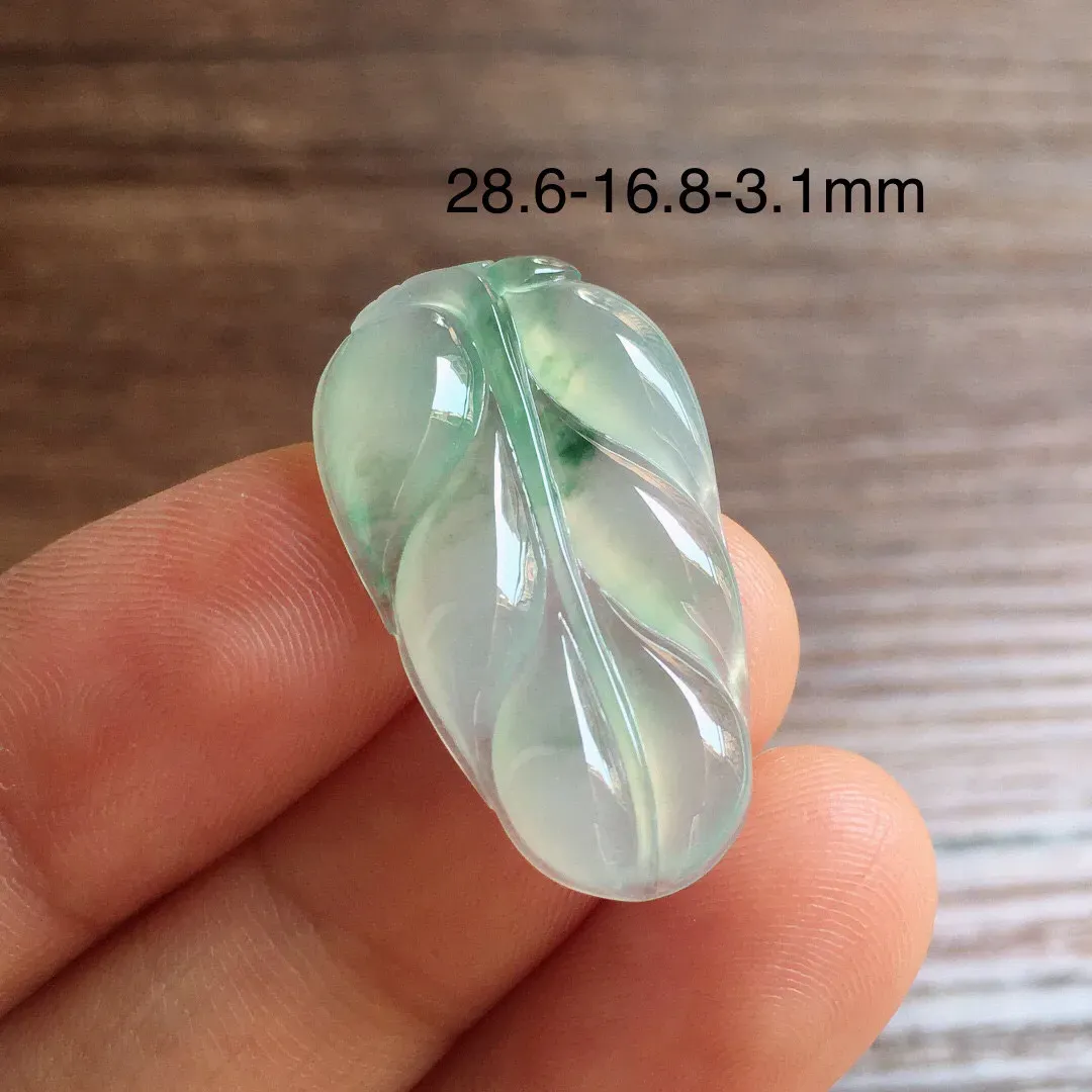 冰飘花树叶，冰润光泽，玉质细腻，种水足，整体尺寸28.6*16.8*3.1