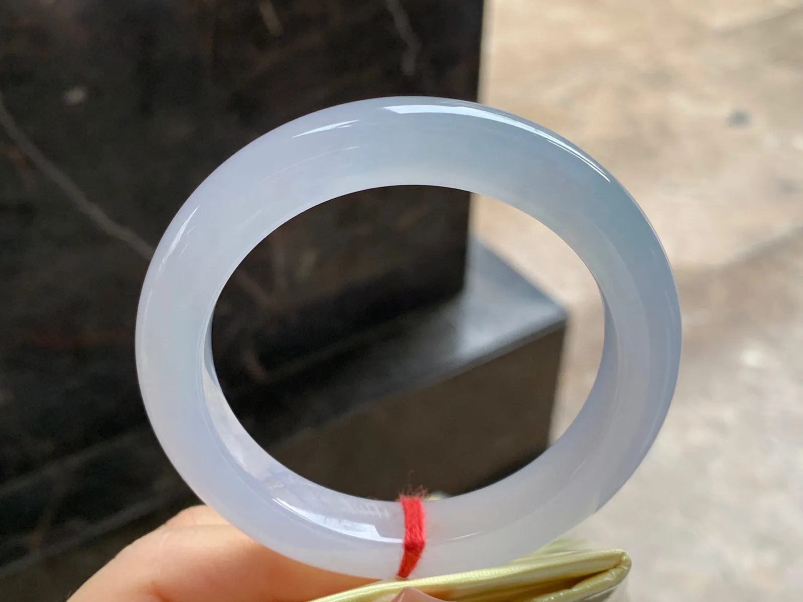 冰种手镯
尺寸：56.5-10.5-9.8mm
种好 小清新上手好看 推荐
